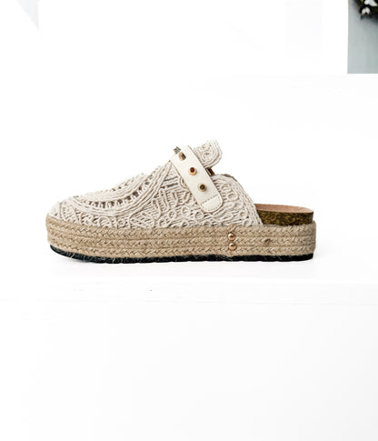 Treads Clogs in White